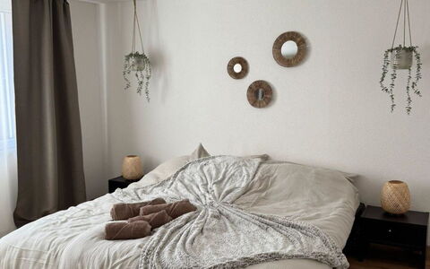 Valley Appartement: Gulvbelægning, Sanitærarmatur, Badeværelse, Indretning, Træ, Etage, Vvs, Belysning, Tap, Møbel