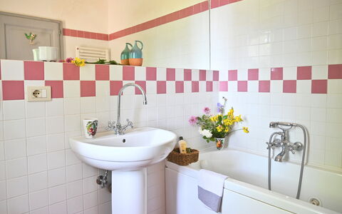 Casale Il Rondò, Private Pool, Città della Pieve: Sanitærarmatur, Badeværelse, Badeværelsesvask, Tap, Indretning, Vvs, Håndvask, Gulvbelægning, Flise, Etage