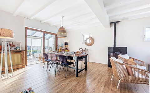Le Clozic: Træ, Hjem, Hårdttræ, Planke, Dæk, Sommerhus, Veranda, Bejdse, Skygge, Naturmateriale