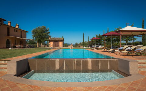 Villa Peccioli: Svømmepøl, Udvej, Estate, Eco Hotel, Hacienda, Landscaping, Stuehus, Villa, Liggestol, Udendørs Møbler