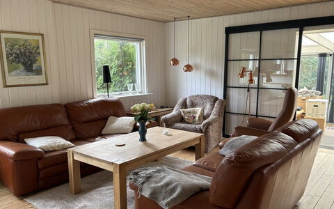 Haralde - 1.4Km from the Sea: Hvid, Nummer, Hældning, Design