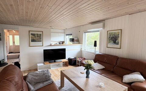 Haralde - 1.4Km from the Sea: Hvid, Nummer, Hældning, Design