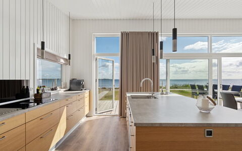 Eljas - 10M from the Sea: Træ, Gulvbelægning, Etage, Trægulve, Countertop, Køkken, Hårdttræ, Cabinetry, Bejdse, Laminat Gulv