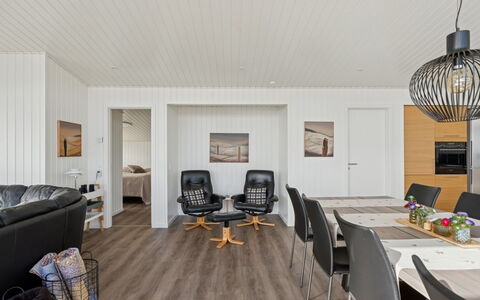 Eljas - 10M from the Sea: Indretning, Gulvbelægning, Trægulve, Etage, Møbel, Træ, Loft, Couch, Stue, Laminat Gulv