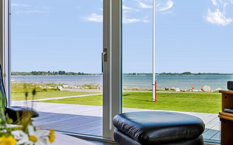 Eljas - 10M from the Sea: Hav, Ocean, Kyst, Skygge, Kyst, Stol, Strand, Udendørs Møbler, Eco Hotel