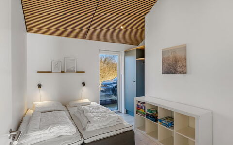 Gudrid - 400M from the Sea: Indretning, Loft, Træ, Soveværelse, Seng, Etage, Gulvbelægning, Værelse, Møbel, Sengetøj