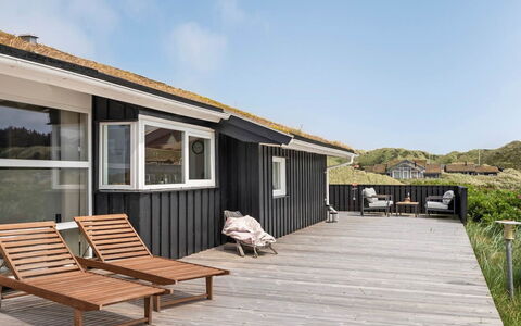 Osfrid - 175M from the Sea: Træ, Møbel, Lejlighed, Værelse, Loft, Bejdse, Stol, Hårdttræ, Klarlak, Tømmer