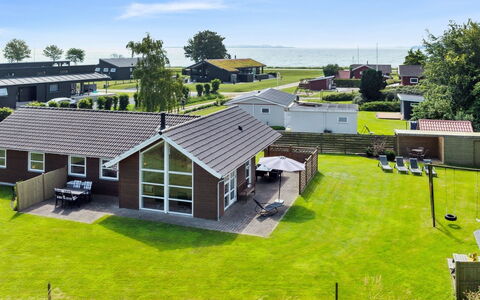Neno - 100M from the Sea: Blå, Sommerhus, Hus, Hjem, Stuehus, Estate, Sidespor