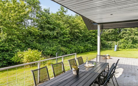 Matias - 30Km from the Sea: Møbel, Træ, Indretning, Gulvbelægning, Etage, Stol, Værelse, Loft, Stue, Lejlighed