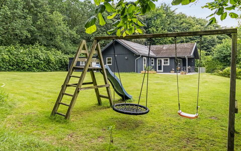 Matias - 30Km from the Sea: Møbel, Træ, Indretning, Gulvbelægning, Etage, Stol, Værelse, Loft, Stue, Lejlighed