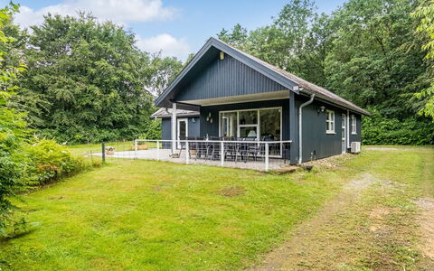 Matias - 30Km from the Sea: Møbel, Træ, Indretning, Gulvbelægning, Etage, Stol, Værelse, Loft, Stue, Lejlighed