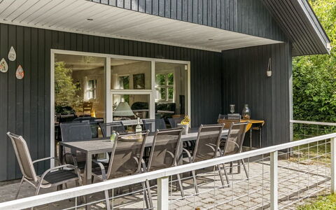 Matias - 30Km from the Sea: Møbel, Træ, Indretning, Gulvbelægning, Etage, Stol, Værelse, Loft, Stue, Lejlighed