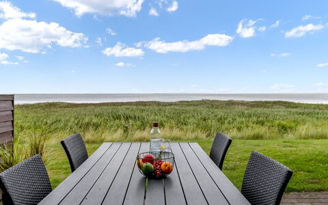 Auwe - 3.5Km from the Sea: Møbel, Træ, Indretning, Gulvbelægning, Etage, Stol, Værelse, Loft, Stue, Lejlighed