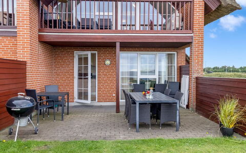 Auwe - 3.5Km from the Sea: Møbel, Træ, Indretning, Gulvbelægning, Etage, Stol, Værelse, Loft, Stue, Lejlighed