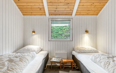 Maini - 350M from the Sea: Træ, Soveværelse, Loft, Indretning, Seng, Etage, Sengetøj, Gulvbelægning, Sengetøj, Bed Frame