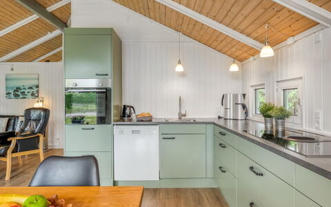 Maini - 350M from the Sea: Loft, Indretning, Køkken, Gulvbelægning, Countertop, Cabinetry, Lysarmatur, Køkken Apparat, Trægulve, Skuffe