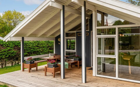 Maini - 350M from the Sea: Træ, Hjem, Veranda, Dør, Sommerhus, Skygge, Estate, Hårdttræ, Udendørs Struktur, Garden Bygninger