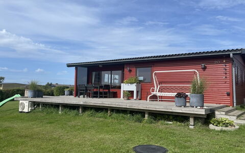 Joseph - 500M from the Sea: Sky, Sommerhus, Gård, Skygge, Skur, Garden Bygninger, Veranda, Dæk, Udendørs Bord