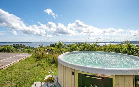 Sybil - 700M from the Sea: Sky, Land Lot, Landscaping, Have, Gård, Eco Hotel, Udvej, Meteorologisk Fænomen, Cumulus