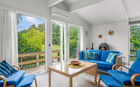 Ayo - 200M from the Sea: Møbel, Træ, Indretning, Gulvbelægning, Etage, Loft, Stol, Stue, Værelse, Bejdse