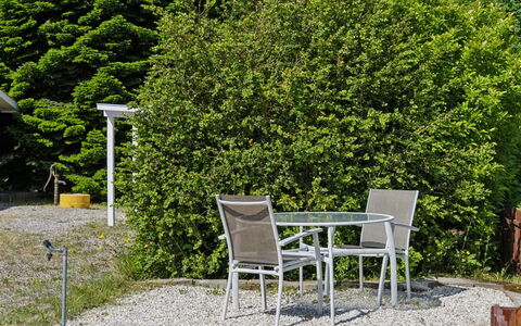 Senija - 6.5Km from the Sea: Blad, Busk, Vedplante, Have, Skygge, Hæk, Evergreen, Udendørs Møbler, Backyard