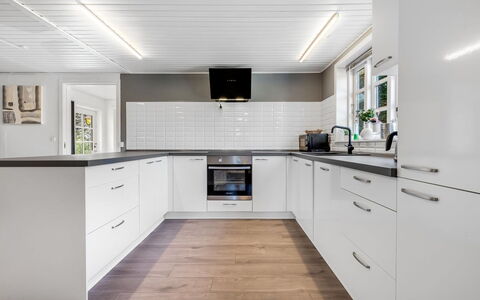 Senija - 6.5Km from the Sea: Gulvbelægning, Træ, Indretning, Loft, Etage, Køkken, Countertop, Cabinetry, Hjem, Trægulve