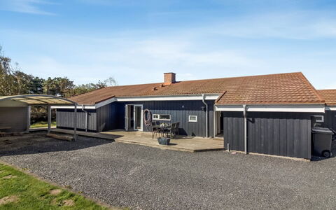 Peder - 700M from the Sea: Træ, Møbel, Lejlighed, Værelse, Loft, Bejdse, Stol, Hårdttræ, Klarlak, Tømmer
