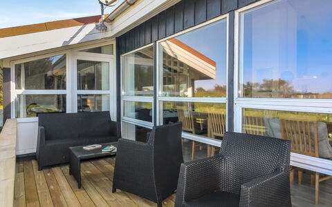 Peder - 700M from the Sea: Træ, Møbel, Lejlighed, Værelse, Loft, Bejdse, Stol, Hårdttræ, Klarlak, Tømmer