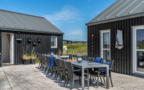 Jonas - 450M from the Sea: Møbel, Træ, Indretning, Gulvbelægning, Etage, Stol, Værelse, Loft, Stue, Lejlighed