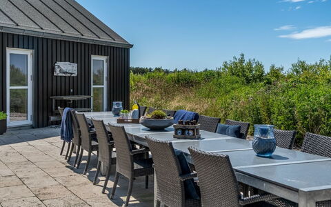 Jonas - 450M from the Sea: Møbel, Træ, Indretning, Gulvbelægning, Etage, Stol, Værelse, Loft, Stue, Lejlighed