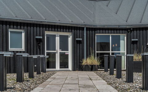 Jonas - 450M from the Sea: Møbel, Træ, Indretning, Gulvbelægning, Etage, Stol, Værelse, Loft, Stue, Lejlighed