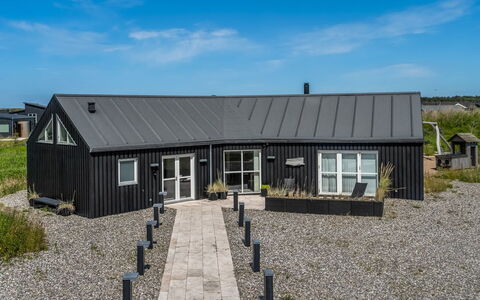 Jonas - 450M from the Sea: Møbel, Træ, Indretning, Gulvbelægning, Etage, Stol, Værelse, Loft, Stue, Lejlighed