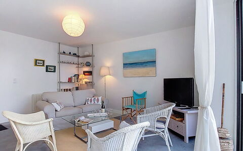Ker Soizik: Møbel, Indretning, Gulvbelægning, Stol, Etage, Couch, Bord, Loft, Stue, Værelse