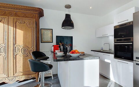 Ker Soizik: Møbel, Indretning, Gulvbelægning, Countertop, Køkken, Køkken Apparat, Cabinetry, Etage, Træ, Loft