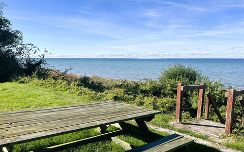 Sada - 30M from the Sea: Krop Af Vand, Hav, Picnic Bord, Kyst, Coastal Og Oceaniske Landskabsformer, Udendørs Møbler, Udendørs Bord, Ocean, Møbel, Udendørs Bench