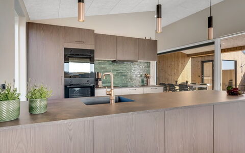 Barthi - 450M from the Sea: Køkken, Countertop, Indretning, Møbel, Gulvbelægning, Cabinetry, Træ, Lysarmatur, Køkken Apparat, Loft
