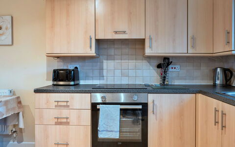 20 Chy Lowen: Cabinetry, Køkken, Countertop, Køkken Apparat, Møbel, Gulvbelægning, Træ, Større Bandage, Indretning, Skuffe