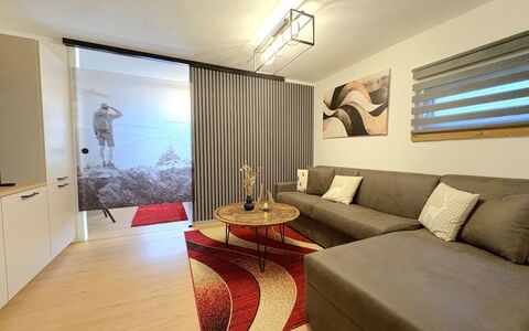 Apartment Anneliese: Indretning, Møbel, Gulvbelægning, Etage, Væg, Couch, Træ, Loft, Værelse, Stue