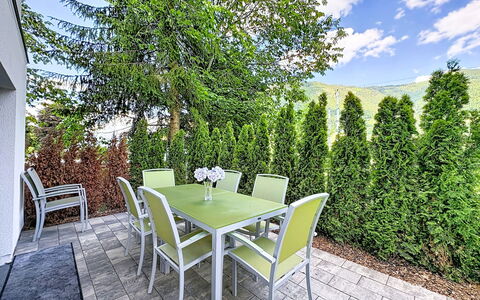 Apartment Anneliese: Busk, Have, Vedplante, Skygge, Landscaping, Udendørs Møbler, Gård, Stol, Udendørs Bord