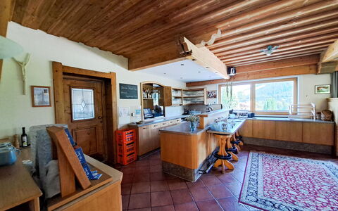 Auffach 645: Træ, Køkken, Loft, Countertop, Møbel, Cabinetry, Værelse, Hårdttræ, Bjælke, Bejdse