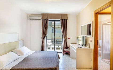 Alghero 600: Lejlighed, Altan, Hotel, Seng, Udvej, Bed Frame, Soveværelse, Penthouselejlighed, Suite