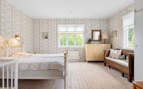 Orranäsgården: Indretning, Træ, Gulvbelægning, Møbel, Soveværelse, Etage, Loft, Seng, Hjem, Værelse