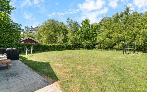 Merrit - 280M from the Sea: Træ, Græs, Busk, Have, Land Lot, Lawn, Almindeligt, Skygge, Landscaping