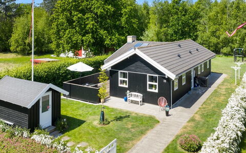 Merrit - 280M from the Sea: Møbel, Træ, Indretning, Gulvbelægning, Etage, Stol, Værelse, Loft, Stue, Lejlighed