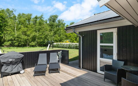 Merrit - 280M from the Sea: Møbel, Træ, Indretning, Gulvbelægning, Etage, Stol, Værelse, Loft, Stue, Lejlighed