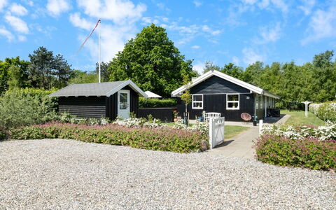 Merrit - 280M from the Sea: Møbel, Træ, Indretning, Gulvbelægning, Etage, Stol, Værelse, Loft, Stue, Lejlighed