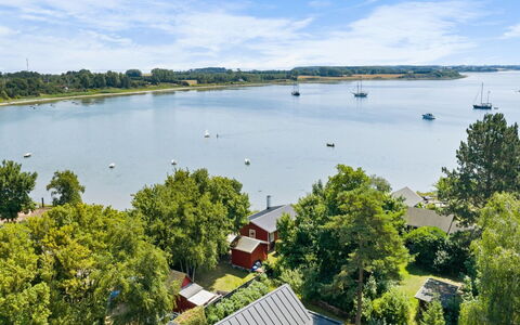 Rajna - 30M from the Sea: Møbel, Træ, Indretning, Gulvbelægning, Etage, Stol, Værelse, Loft, Stue, Lejlighed