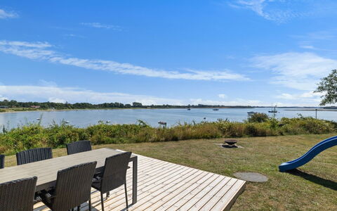 Rajna - 30M from the Sea: Møbel, Træ, Indretning, Gulvbelægning, Etage, Stol, Værelse, Loft, Stue, Lejlighed