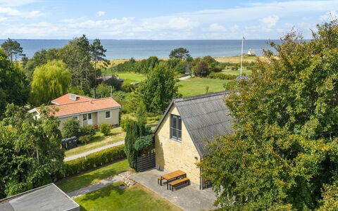 Ina - 210M from the Sea: Møbel, Træ, Indretning, Gulvbelægning, Etage, Stol, Værelse, Loft, Stue, Lejlighed