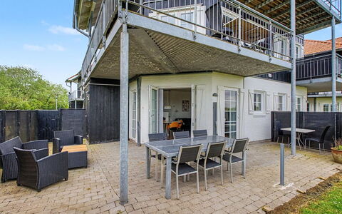 Babo - 250M from the Sea: Boligområde, Tag, Hjem, Veranda, Hus, Altan, Sommerhus, Estate, Skygge, Gelænder